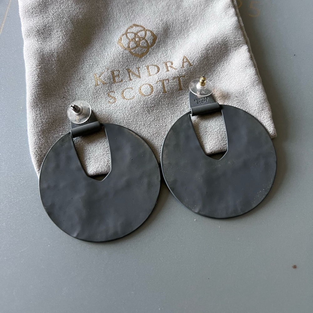 Kendra Scott Grey earrings